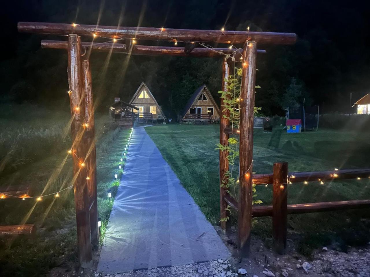 Willa Cabanutze Satic Rucăr Zewnętrze zdjęcie